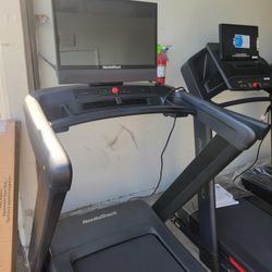 FULLERTON - 2025 Nordictrack Commercial 2450 model - 14MPH max speed- 1600$ 