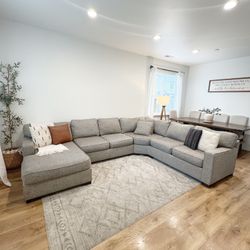 Beautiful Clean Sectional Couch 