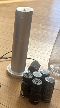 Aroma360 Mini Pro Scent Diffuser (Silver) + 6 Sealed California Love Oils