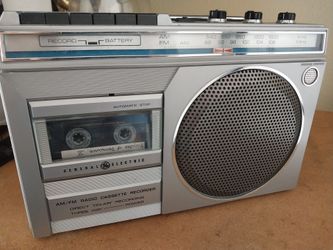 GE AM/FM RADIO CASETTE RECORDER EXCELLENT WORKING CONDITION