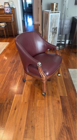 Thomasville Leather Club Chair w/ Wood Frame & Casters – High-End - $99 OBO