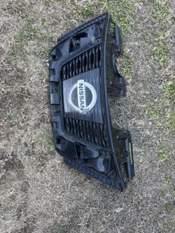 Parts Nissan Rogue 2019 Grille 