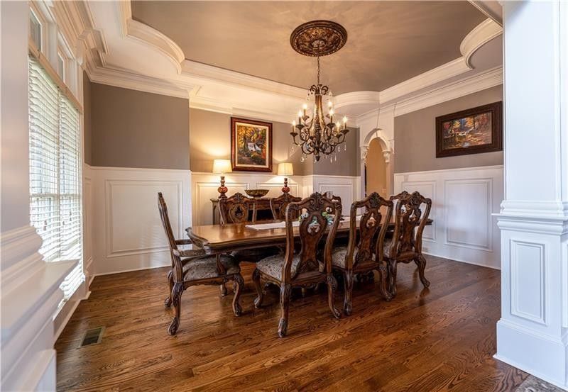 Havertys Villa Clare Dining Table 8 Chairs