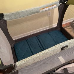 REDUCED!!!!  Graco PAC N Play.   Has Bassinet  In Great Condition 