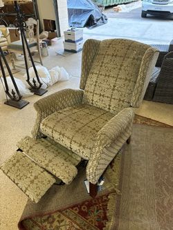 Lazy Boy Lounge Chair Petite