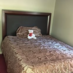4pc Beautiful Bedroom Set