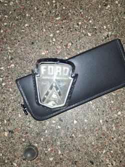 Ford f150  hood emblem