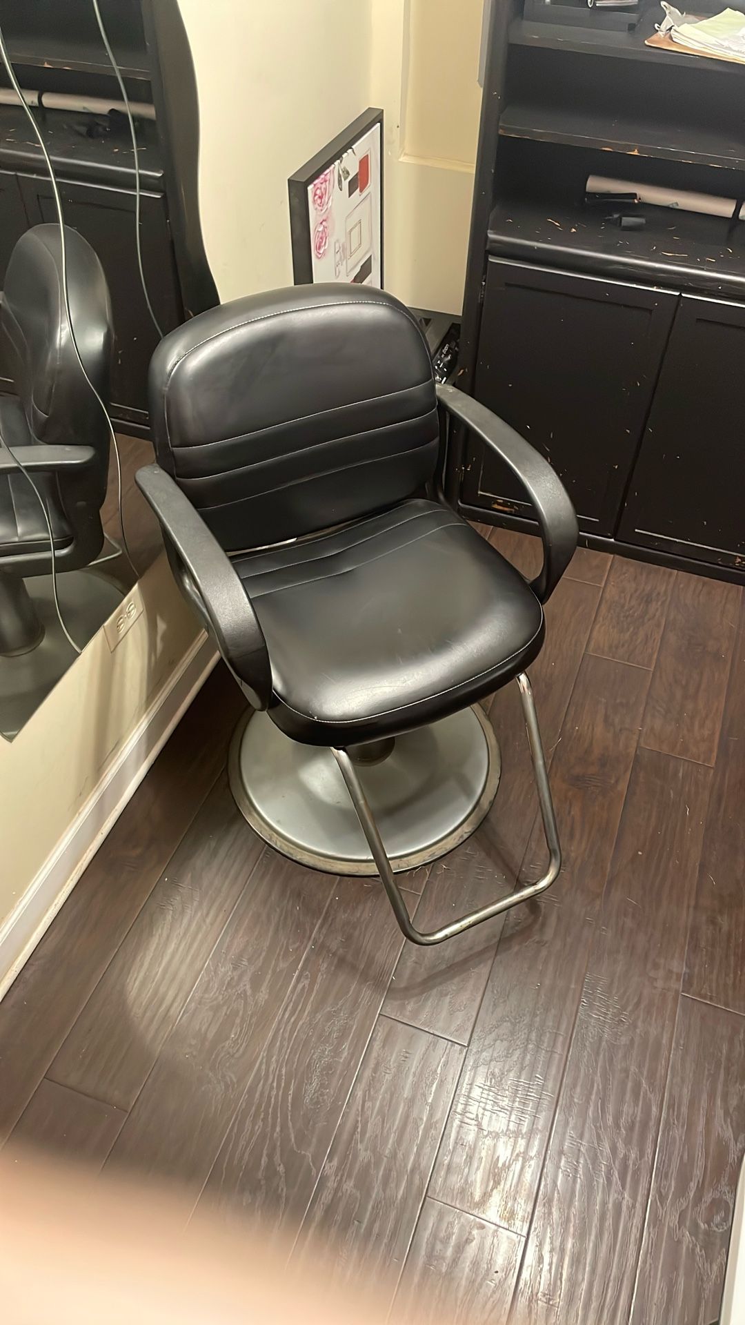 Salon Hairstylist Chair 
