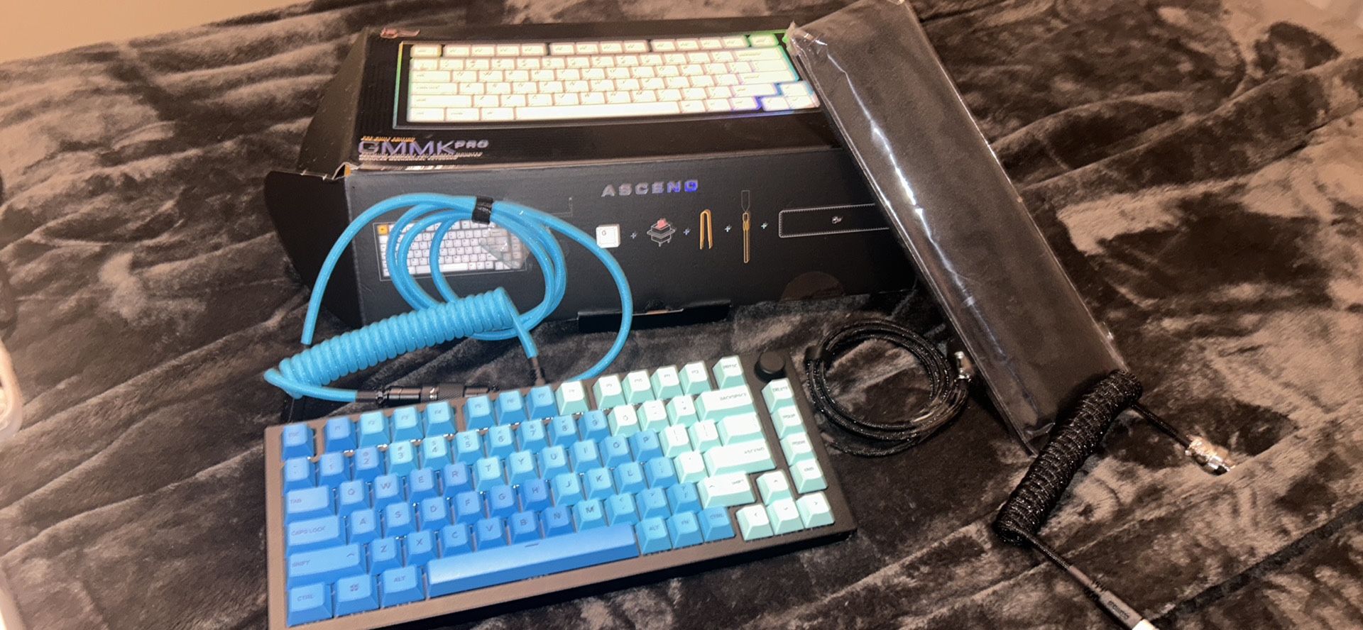 Glorious Gaming Keyboard PRO + Set of blue panda keys + Blue coiled USB