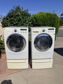 LG Washer and Gas Dryer with Pedestals