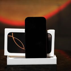 iPhone 16 Pro 128GB – Great Condition – Minor Lens Crack (Priced Fairly)