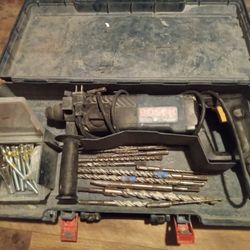 Bosch 11224VSR Corded Roto Hammer Drill . Comes With Hard Case + 15 Bits 
