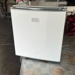 Black +Decker Mini Fridge