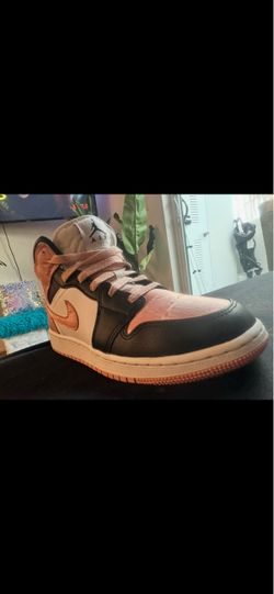 Air Jordan 1 Mid Sneaker /read