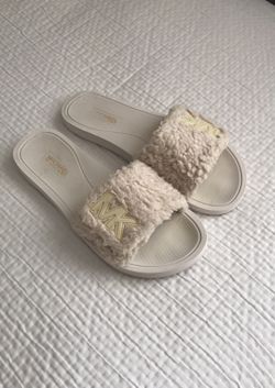 Michael Kors Fuzzy Slides Size 5.5