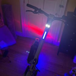 GoTrax GX2 scooter w TRP brakes (comes with charger and kryptonite scooter lock)