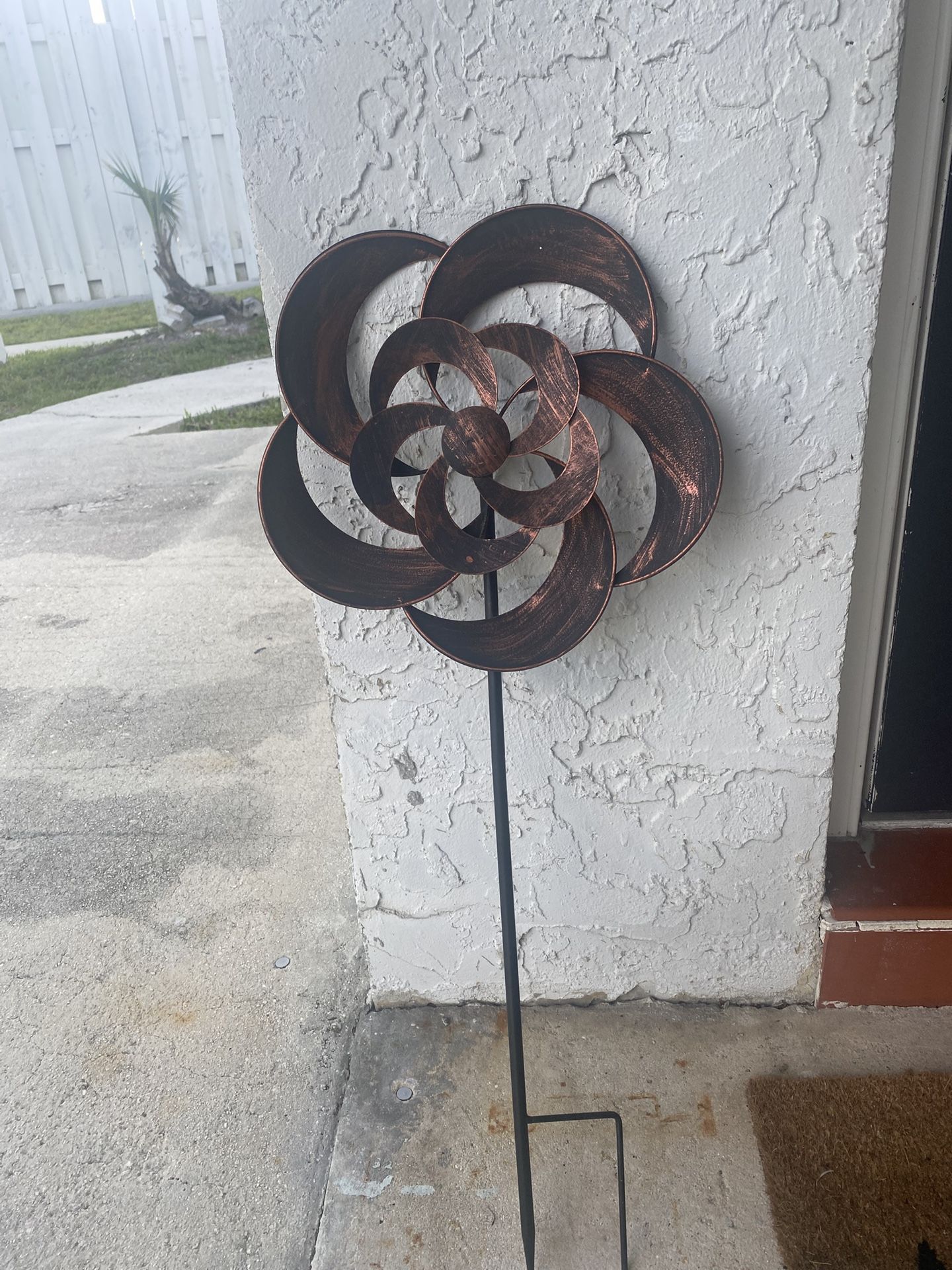 Outdoor Spinning Flower 🌺 - NEW