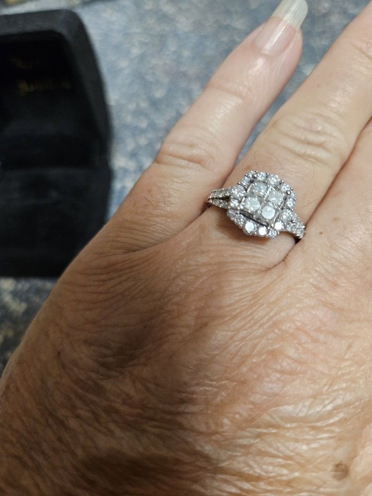 2 1/2 CT. Beautiful Engagement/Wedding Ring