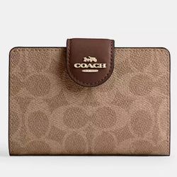 Medium Corner Zip Wallet