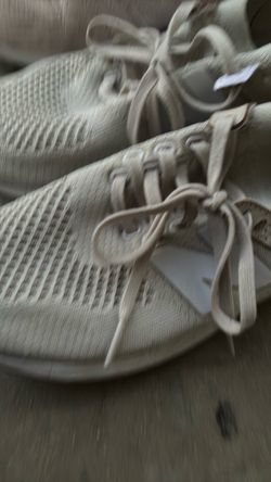 NB women tennis shoes