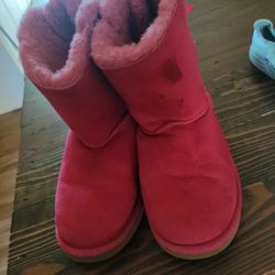 UGG