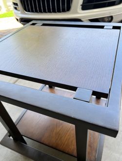 Side table / End table