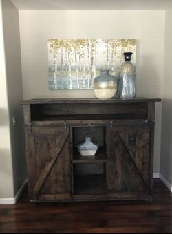 Beautiful hand crafted barn wood piece. It’s HUGE!