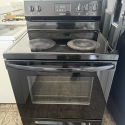 30” Frigidaire Glass Top Electric Stove Range (Warranty Included)