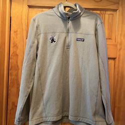 men's patagonia fleece pullover. Size large. Grey color.  With zipper in the front. Pre owned in great condition