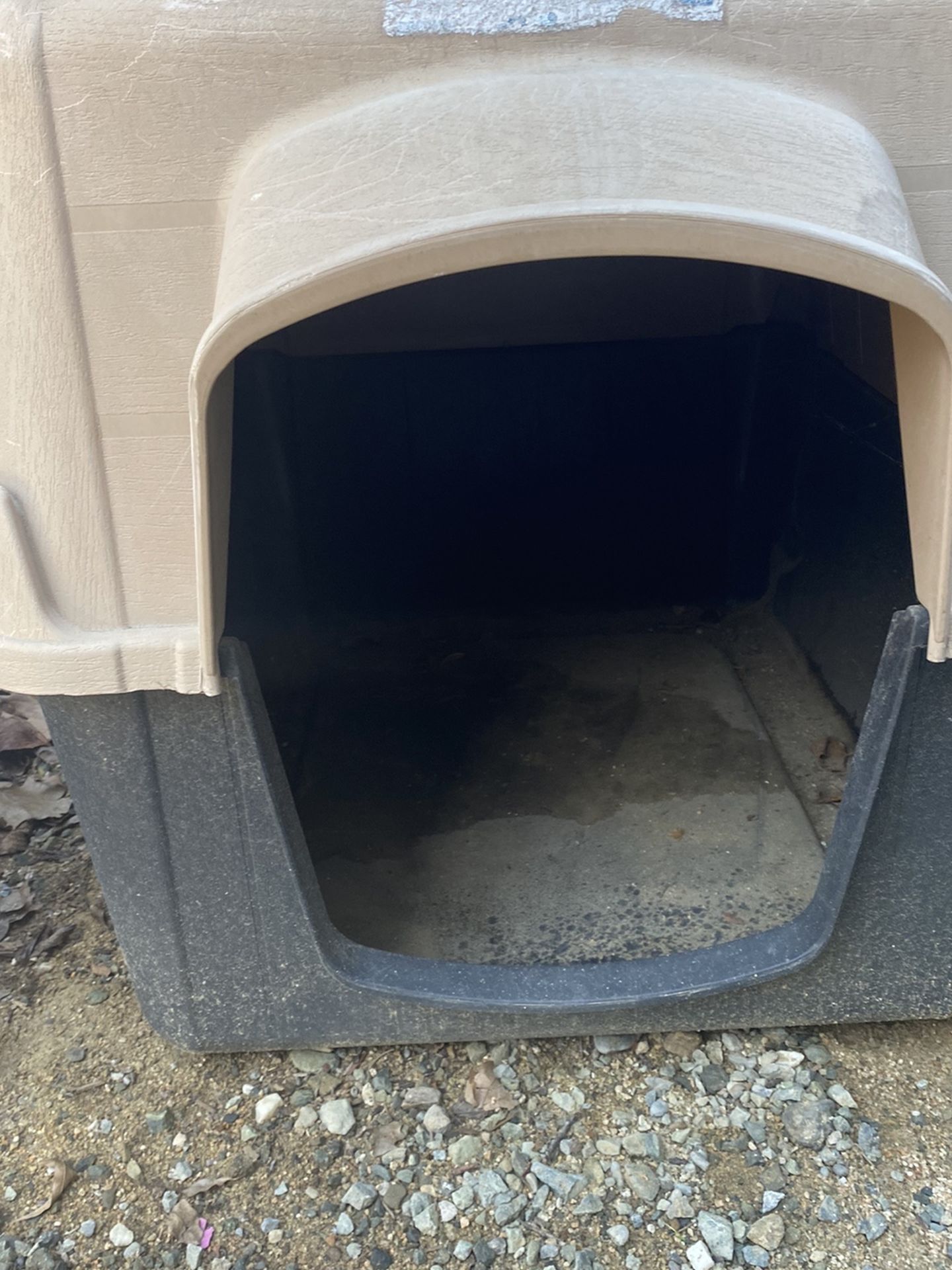 Dog Houses - Large & Medium FREE