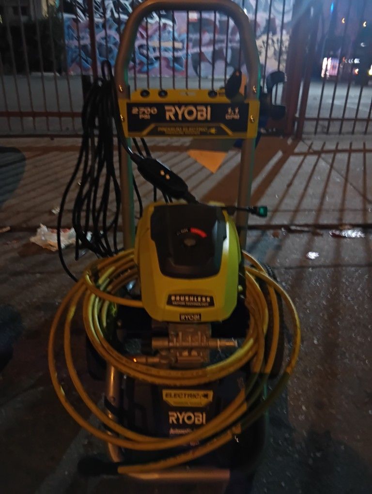Ryobi 2700 PSI, 1.1 GPM Premium Eletric Pressure Washer