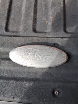 Ford emblem