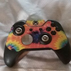 2 Xbox One Controller For Parts Or Fixing and 1 Battery Charger Used $50