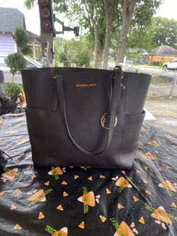 Micheal Kors purse
