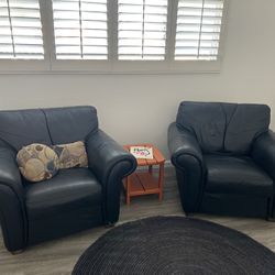 2 Oversized Leather Chairs With Matching Ottoman