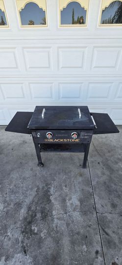 The Blackstone 28” Griddle with Hard Cover