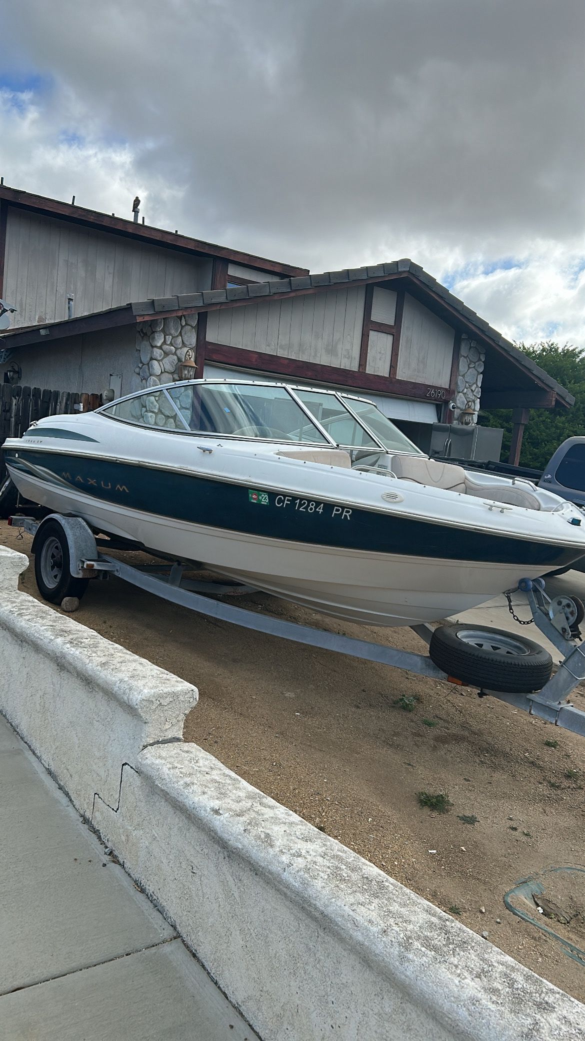 2000 Maxum 20ft Boat