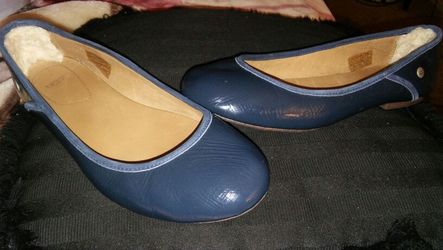 Ugg flats sz 8.5