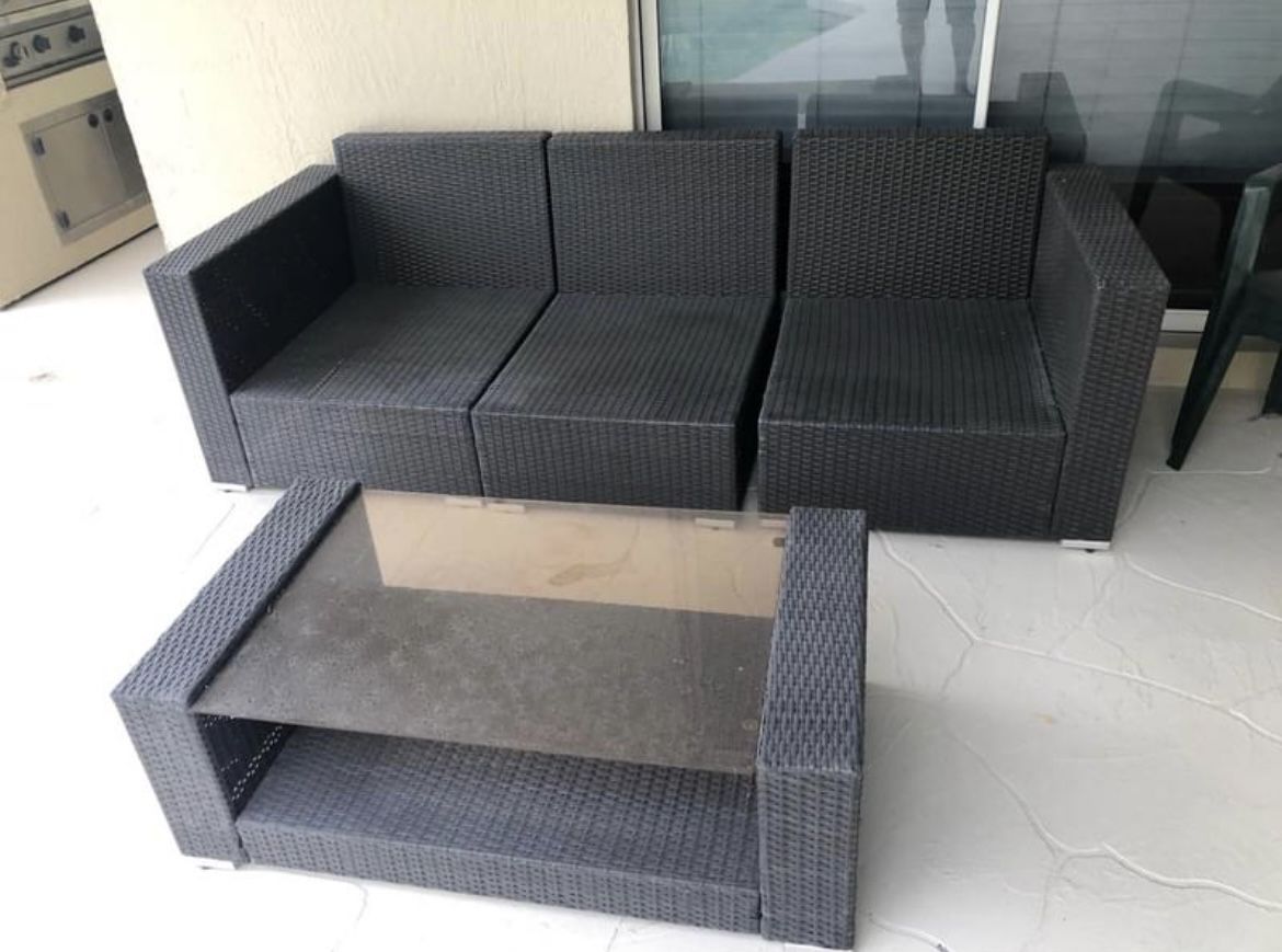 Outdoor Couch With Table