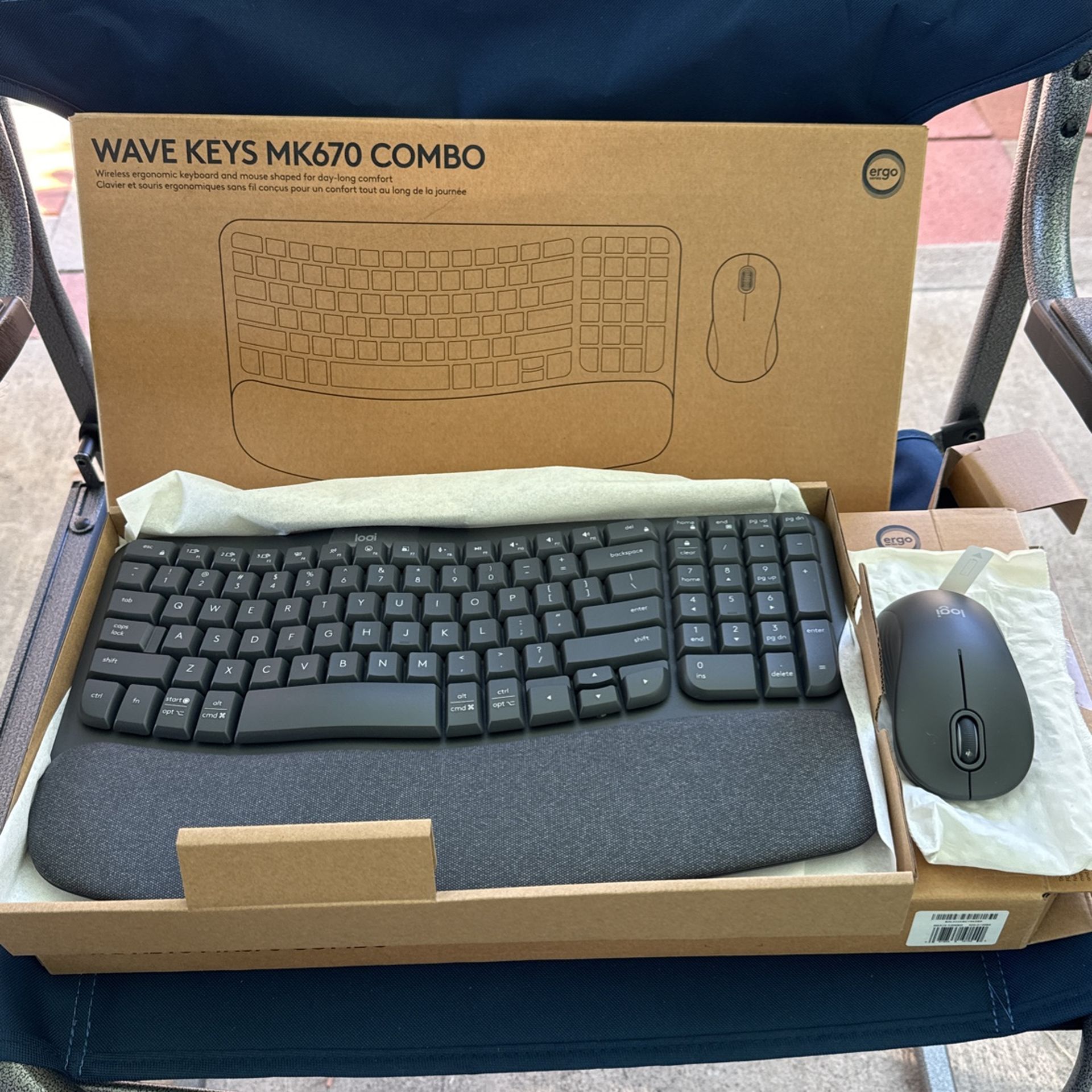 Wireless Keyboard and Mouse (Wave Keys MK670 Combo)