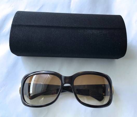 Marc Jacobs tortoiseshell sunglasses w/gold accent Sunglasses display picture 1