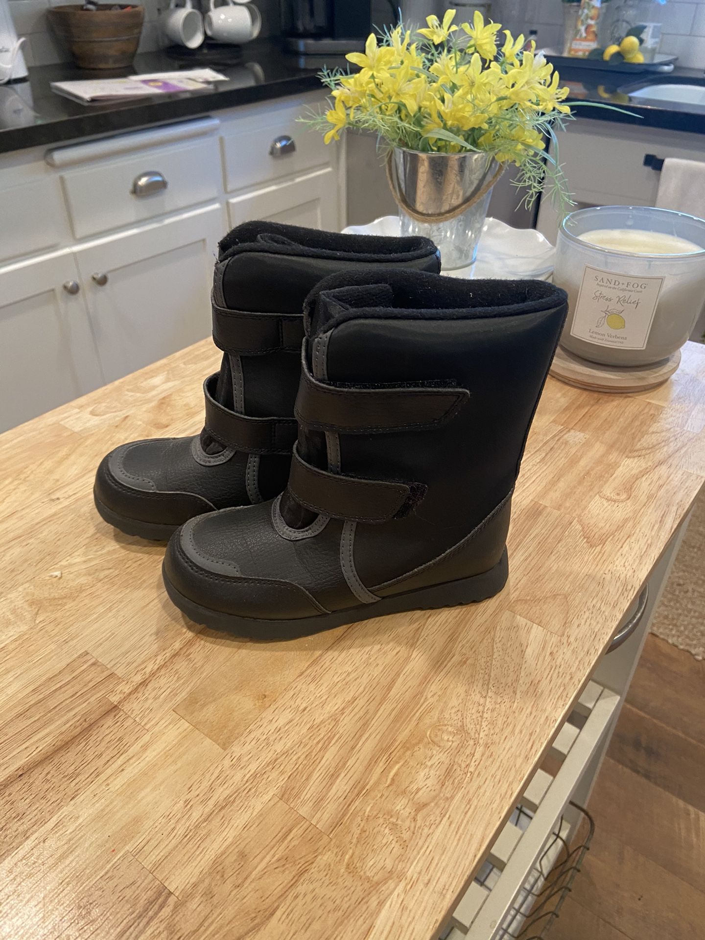 Kids snow boots size 12