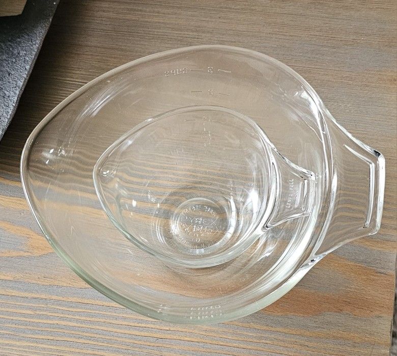 Vintage Pyrex Tear Shaped Measuring Cups