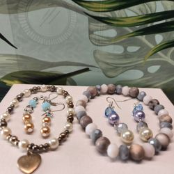 #1989, PEARLS LOT OF BRACELET AND EARRINGS.
