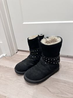 UGG classic boots US kid 4 = US 6