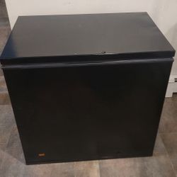 Frigidaire Chest Freezer, 14.8 Cu Ft Black