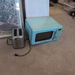 Toaster And Microwave 