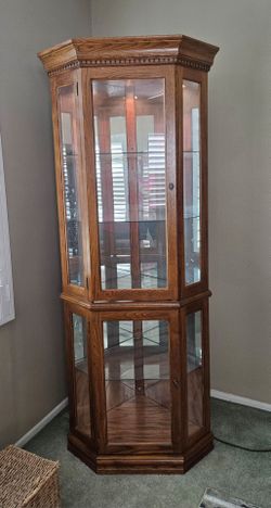 Philip Reinisch solid Oak curio cabinet, lighted