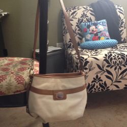 Medium purse nice, in good condition