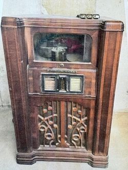 Antique Rhythm King Jukebox